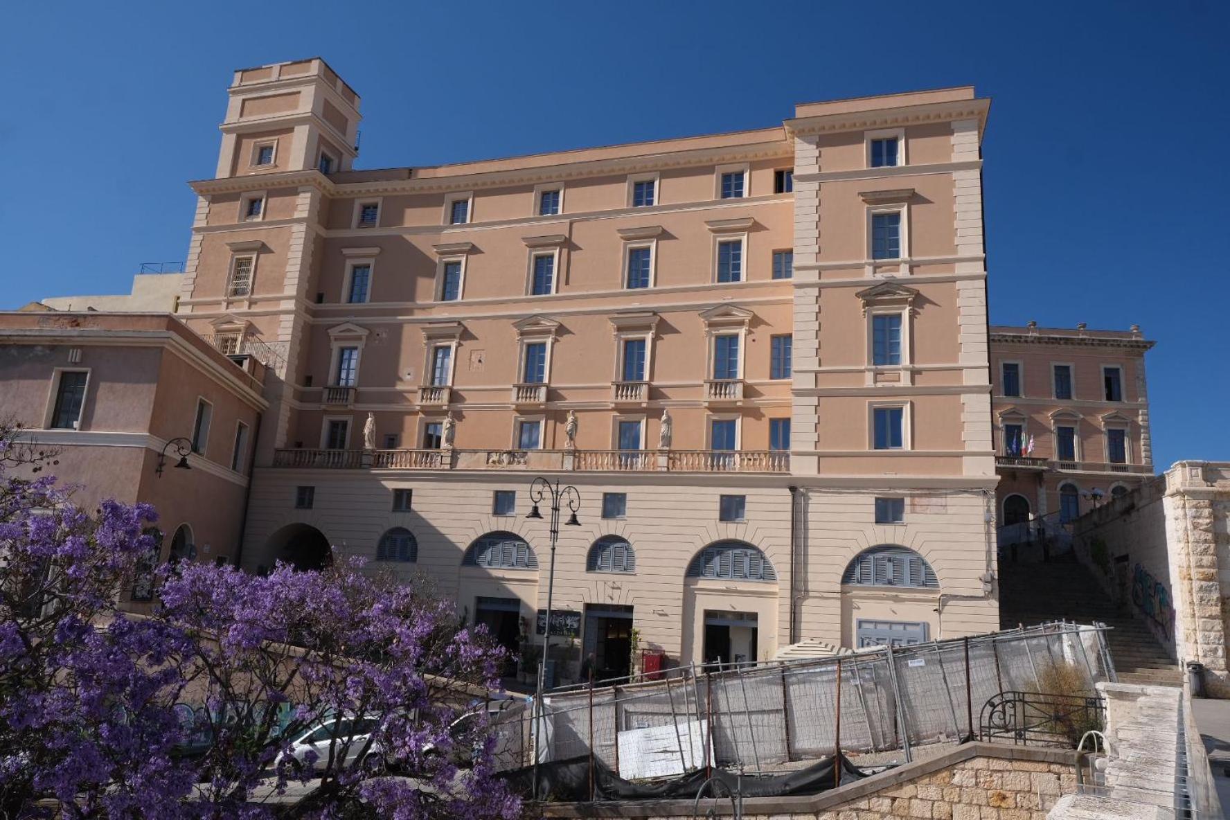 Отель Palazzo Boyl 1840 Кальяри Экстерьер фото